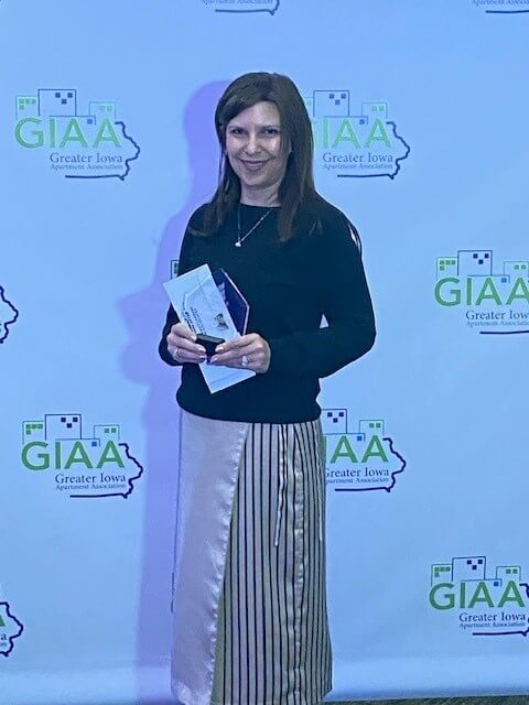 Sherman Associates at 2024 Pinnacle of Excellence Awards where Karrie Pratt, Property Manager, Slate at Gray's Landing, winner of the Community Amenities Award (Built after 2020) accepts her award